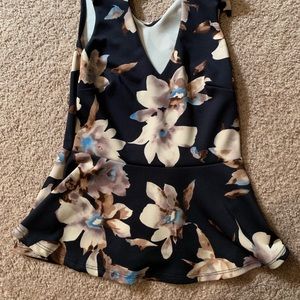 Vneck peplum floral top
